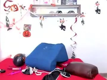 Chaturbate Live Sex Cam of miarobertsmilf