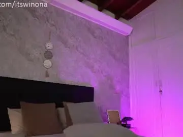 Chaturbate Live Sex Cam of winonaa__