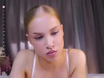 Chaturbate Live Sex Cam of cinacandy