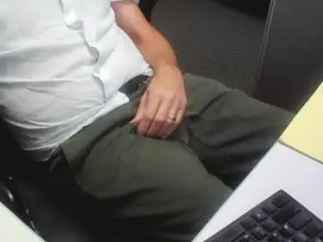 Chaturbate Live Sex Cam of gardensman_561