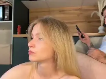 Chaturbate Live Sex Cam of adele_nick2202