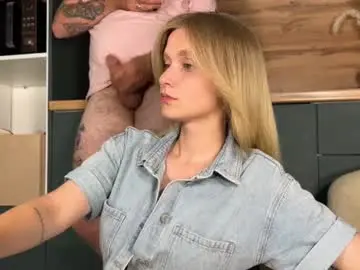 Chaturbate Live Sex Cam of adele_nick2202