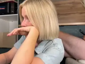 Chaturbate Sex Cam of adele_nick2202