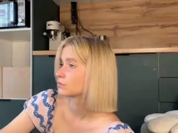 Chaturbate Live Sex Cam of adele_nick2202