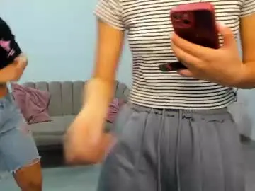 Chaturbate Live Sex Cam of holly_wood18