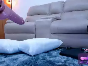 Chaturbate Live Sex Cam of ohmysweetkitty