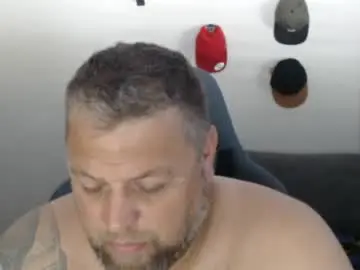 Chaturbate Live Sex Cam of chrizz80