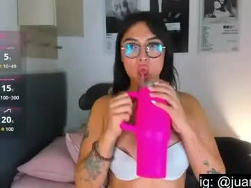 Chaturbate Watch Live Sex Cams of hollyprincess_2
