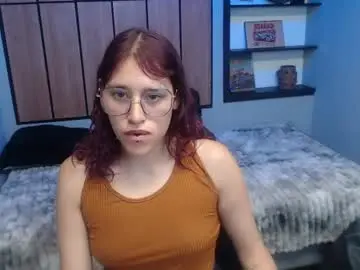 Chaturbate Free Live Porn of ale_honey_