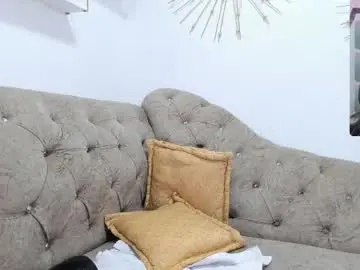 Chaturbate Best live sex cam show of miah_bigboobs