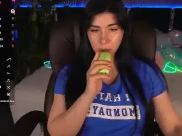 Chaturbate Live Sex Cam of emilycandys