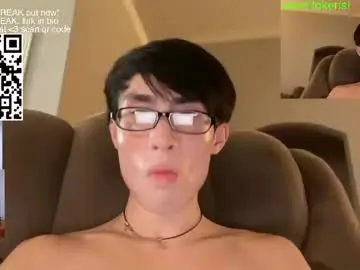 Chaturbate Live Sex Cam of hottiewithabody101