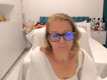 Chaturbate Sex Cam of prettyblackeyes
