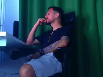 Chaturbate Adult Video Chat of andrewbanner