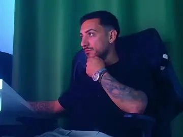 Chaturbate Live Sex of andrewbanner