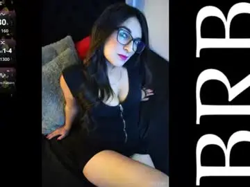 Chaturbate Live Sex Cam of mia_miller17