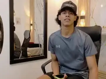 Chaturbate Watch Live Sex Cams of zayn_fox32