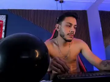 Chaturbate Live Sex Cam of marcusgrayy