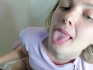 Chaturbate Adult Video Chat of yesonee
