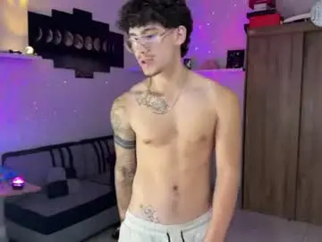 Chaturbate Live Sex Cam of kisan_smith
