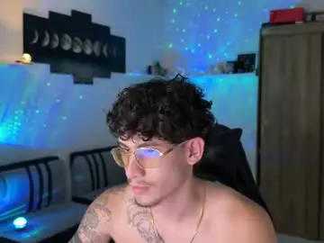 Chaturbate Live Sex Cam of kisan_smith