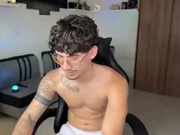 Chaturbate Live Sex Cam of kisan_smith
