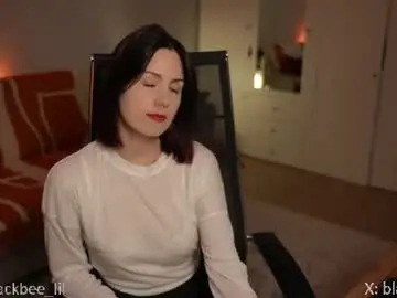 Chaturbate Nude Webcam of _blackbee_