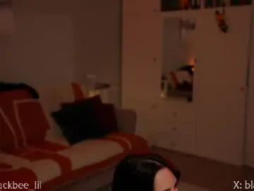 Chaturbate Live Sex Cam of _blackbee_