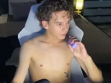 Chaturbate Live Sex Cam of kevin_do0