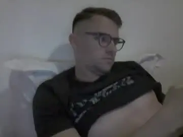 Chaturbate Live Porn of hardboylovemilfmoom