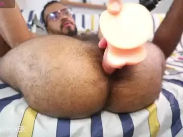 Chaturbate Sex Cam of little_bear00