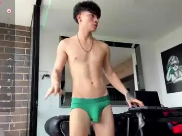 Chaturbate Best live sex cam show of pretur_crubaa
