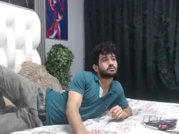 Chaturbate Live Sex Cam of aaron_jones_1