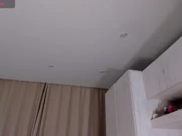 Chaturbate Live Sex Cam of caroline_kiparis