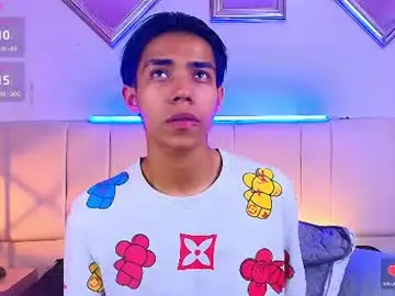 Chaturbate Live Sex Cam of camiilo_fox