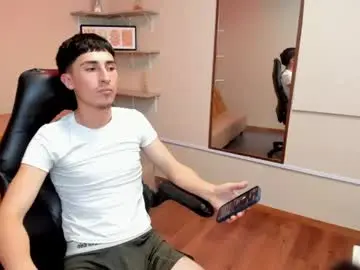 Chaturbate Live Porn of benji23_