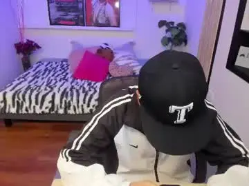 Chaturbate Free Live Porn of benji23_