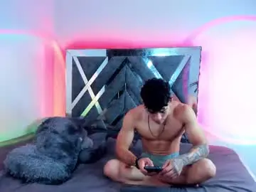 Chaturbate Live Sex Cam of robertmiller21