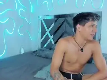 Chaturbate Live Sex Cam of robertmiller21