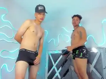 Chaturbate Live Sex Cam of robertmiller21