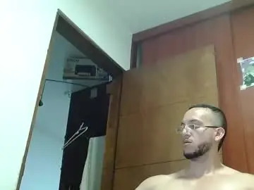 Chaturbate Live Sex Cam of marcusmilarc