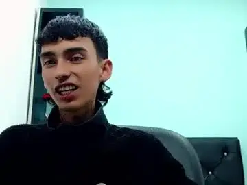 Chaturbate Free Porn Cam of ttimy_x_boy