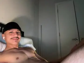 Chaturbate Live Porn of xmomentumx