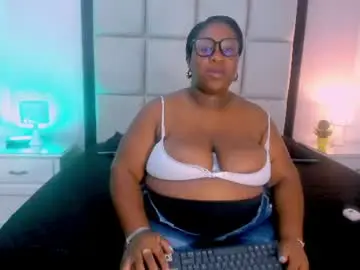 Chaturbate Live Sex Cam of treisyvixen