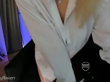 Chaturbate Watch Live Sex Cams of lonelyflowerr