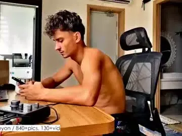 Chaturbate Watch Live Sex Cams of atreyon
