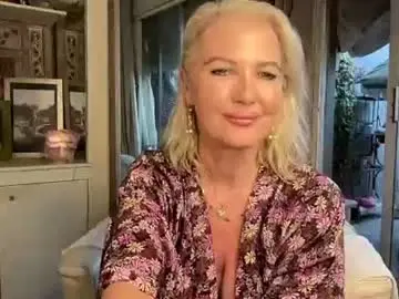 Chaturbate Live Sex Cam of gl1tter_barbie