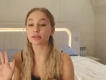 Chaturbate Adult Video Chat of vikkyy_moon