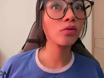 Chaturbate Live Sex Cam of alice_rausing