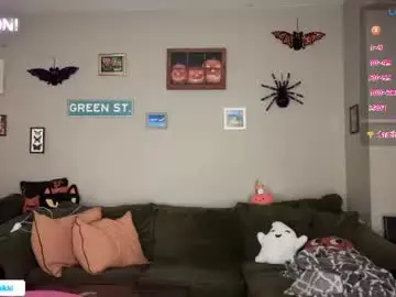 Chaturbate Live Sex Cam of greenxxxqueen